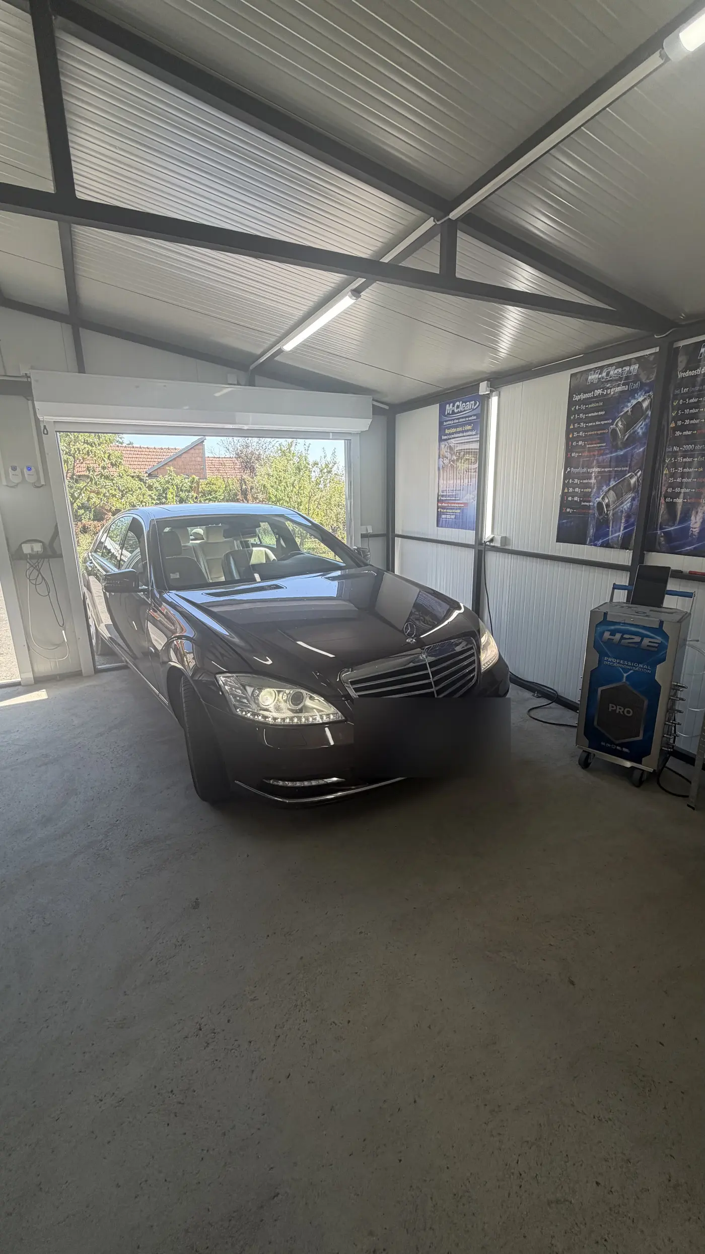 Mercedes S klase na dekarbonizaciji motora u servisu M-Clean