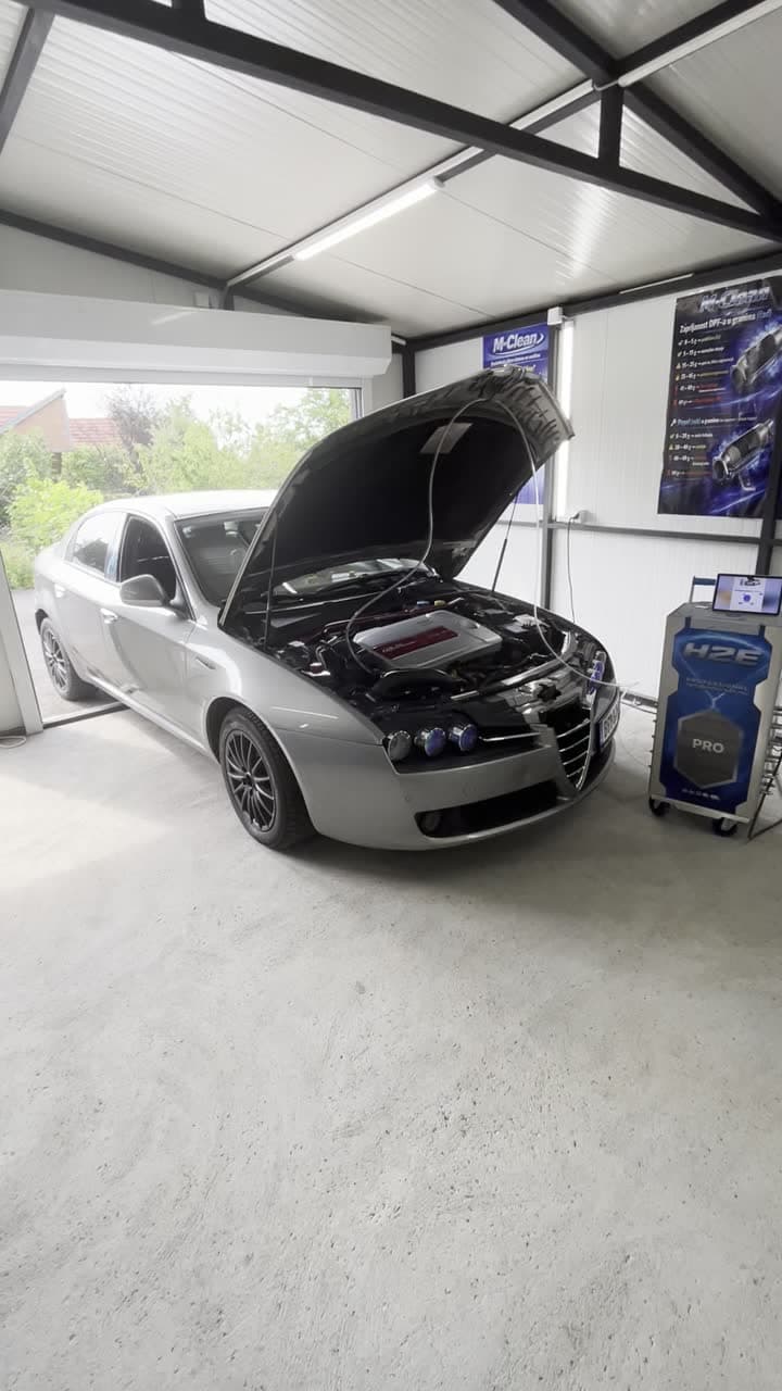 Snimak tretmana dekarbonizacije na vozilu Alfa Romeo