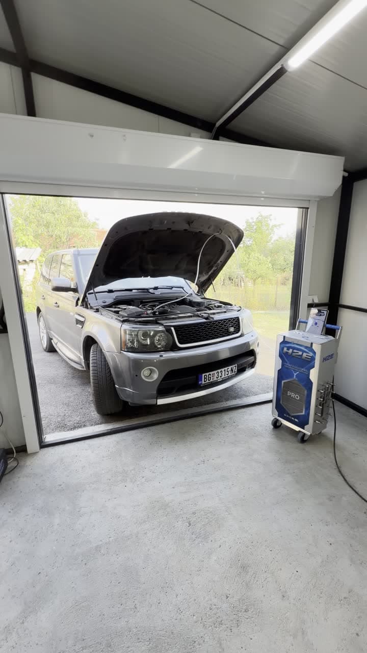 Snimak tretmana dekarbonizacije na vozilu Range Rover